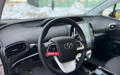 Toyota Prius IV XW50, 2019 год, 2 200 000 рублей, 8 фотография