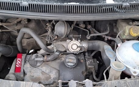 Volkswagen Transporter T5 рестайлинг, 2005 год, 1 050 000 рублей, 10 фотография