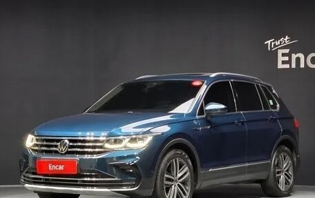 Volkswagen Tiguan II, 2022 год, 4 200 000 рублей, 1 фотография