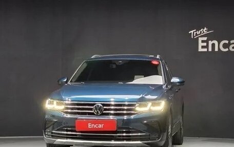 Volkswagen Tiguan II, 2022 год, 4 200 000 рублей, 3 фотография