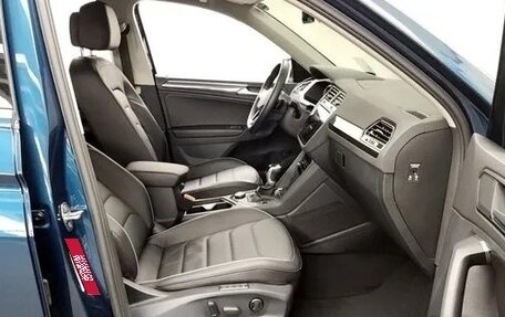 Volkswagen Tiguan II, 2022 год, 4 200 000 рублей, 11 фотография