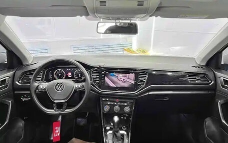 Volkswagen T-Roc I, 2022 год, 1 880 000 рублей, 2 фотография