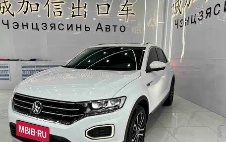 Volkswagen T-Roc I, 2022 год, 1 880 000 рублей, 1 фотография