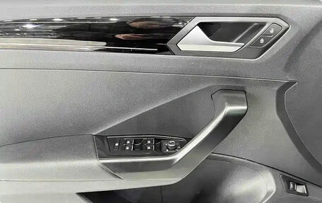 Volkswagen T-Roc I, 2022 год, 1 880 000 рублей, 12 фотография