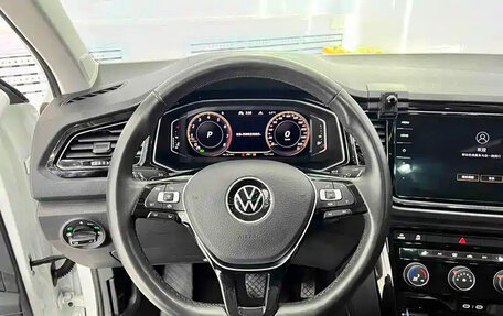 Volkswagen T-Roc I, 2022 год, 1 880 000 рублей, 16 фотография