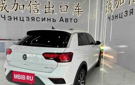 Volkswagen T-Roc I, 2022 год, 1 880 000 рублей, 11 фотография