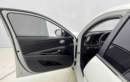 Hyundai Elantra, 2023 год, 1 590 000 рублей, 21 фотография