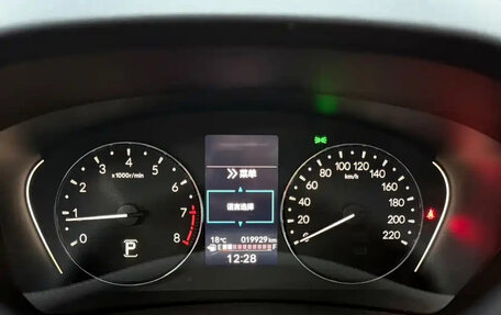 Honda Vezel, 2023 год, 1 850 000 рублей, 12 фотография