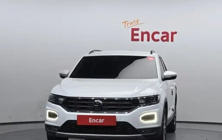 Volkswagen T-Roc I, 2022 год, 1 522 030 рублей, 2 фотография