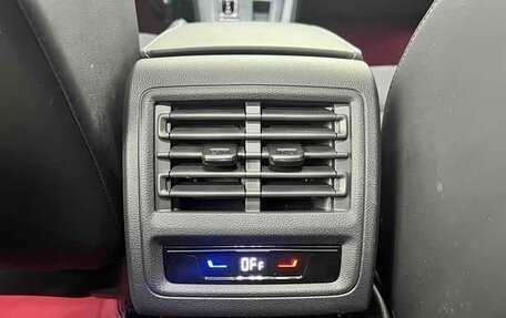 Volkswagen Golf VIII, 2023 год, 2 200 000 рублей, 19 фотография