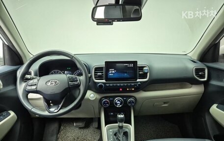 Hyundai Venue I, 2022 год, 1 600 000 рублей, 5 фотография