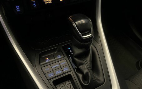 Toyota RAV4, 2020 год, 3 650 000 рублей, 9 фотография