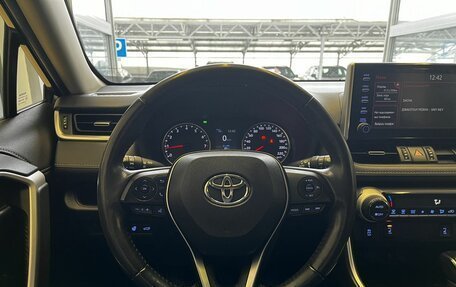 Toyota RAV4, 2020 год, 3 650 000 рублей, 13 фотография