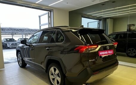 Toyota RAV4, 2020 год, 3 650 000 рублей, 7 фотография