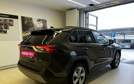 Toyota RAV4, 2020 год, 3 650 000 рублей, 5 фотография