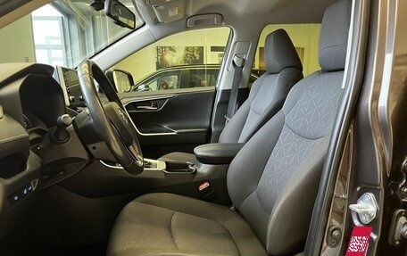 Toyota RAV4, 2020 год, 3 650 000 рублей, 16 фотография