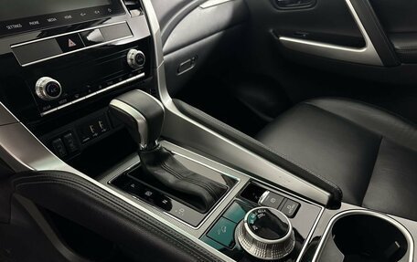 Mitsubishi Montero Sport, 2022 год, 3 400 000 рублей, 13 фотография