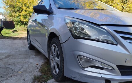 Hyundai Solaris II рестайлинг, 2015 год, 600 000 рублей, 1 фотография