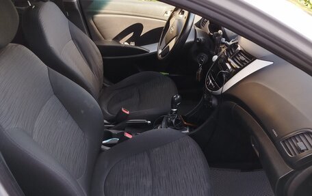 Hyundai Solaris II рестайлинг, 2015 год, 600 000 рублей, 6 фотография