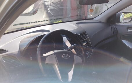 Hyundai Solaris II рестайлинг, 2015 год, 600 000 рублей, 2 фотография