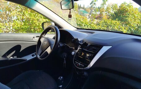 Hyundai Solaris II рестайлинг, 2015 год, 600 000 рублей, 12 фотография