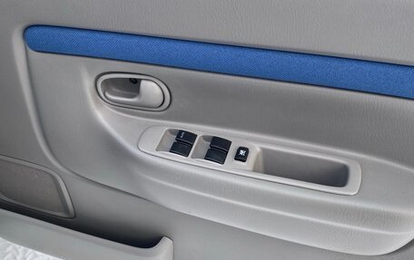 Mazda Demio III (DE), 2001 год, 300 000 рублей, 30 фотография