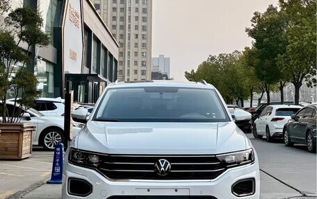 Volkswagen T-Roc I, 2022 год, 1 540 000 рублей, 2 фотография