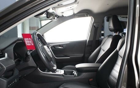 Toyota RAV4, 2020 год, 3 220 000 рублей, 8 фотография