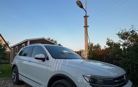 Volkswagen Tiguan II, 2018 год, 2 850 000 рублей, 3 фотография