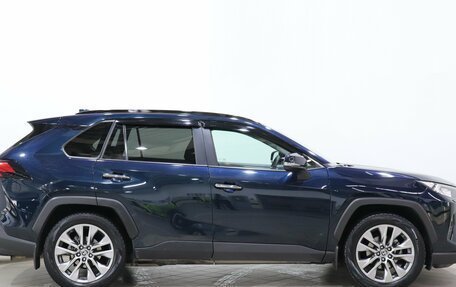 Toyota RAV4, 2020 год, 2 950 000 рублей, 4 фотография