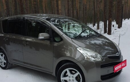 Toyota Ractis I, 2005 год, 680 000 рублей, 5 фотография