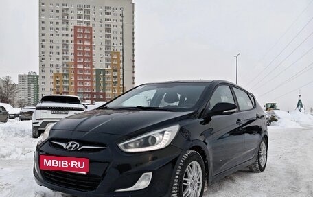 Hyundai Solaris II рестайлинг, 2013 год, 680 000 рублей, 2 фотография