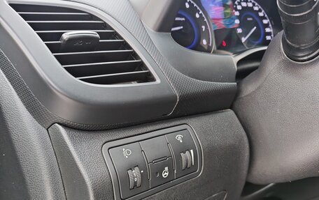 Hyundai Solaris II рестайлинг, 2013 год, 680 000 рублей, 18 фотография