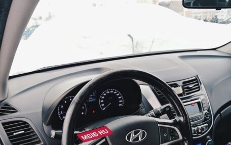 Hyundai Solaris II рестайлинг, 2013 год, 680 000 рублей, 16 фотография