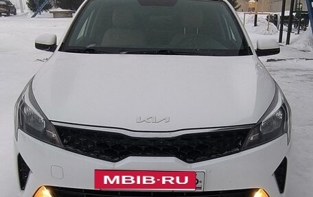 KIA Rio IV, 2021 год, 1 745 000 рублей, 10 фотография