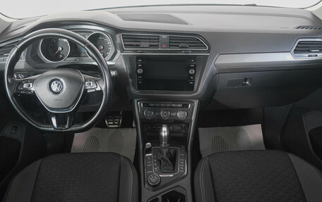 Volkswagen Tiguan II, 2018 год, 2 349 000 рублей, 13 фотография