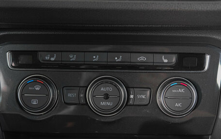 Volkswagen Tiguan II, 2018 год, 2 349 000 рублей, 19 фотография