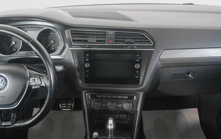 Volkswagen Tiguan II, 2018 год, 2 349 000 рублей, 18 фотография