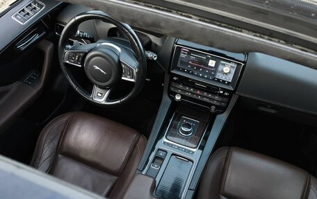 Jaguar F-Pace, 2016 год, 3 350 000 рублей, 18 фотография