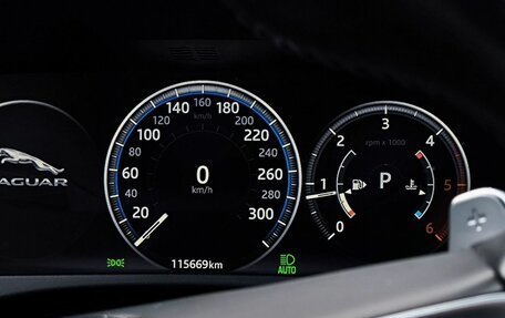 Jaguar F-Pace, 2016 год, 3 350 000 рублей, 26 фотография