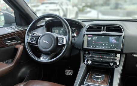 Jaguar F-Pace, 2016 год, 3 350 000 рублей, 19 фотография