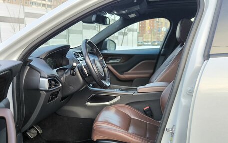 Jaguar F-Pace, 2016 год, 3 350 000 рублей, 29 фотография