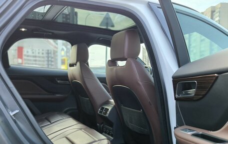 Jaguar F-Pace, 2016 год, 3 350 000 рублей, 32 фотография