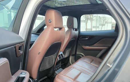 Jaguar F-Pace, 2016 год, 3 350 000 рублей, 30 фотография