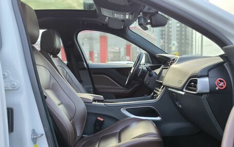 Jaguar F-Pace, 2016 год, 3 350 000 рублей, 33 фотография