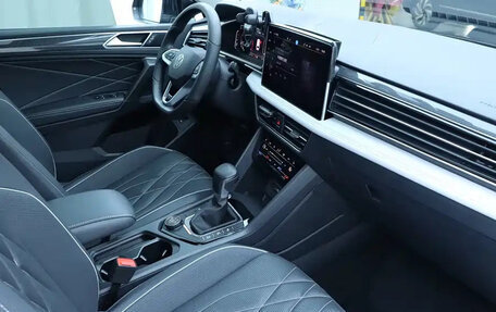 Volkswagen Tiguan II, 2024 год, 16 фотография