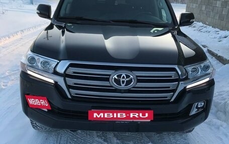 Toyota Land Cruiser 200, 2018 год, 6 100 000 рублей, 4 фотография