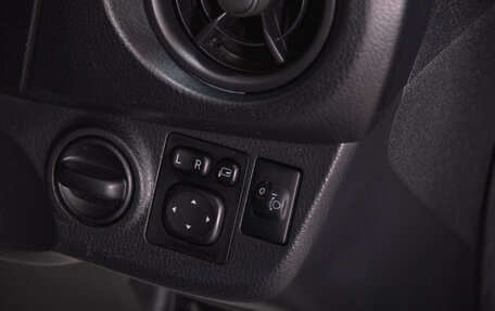 Toyota Vitz, 2019 год, 1 079 000 рублей, 8 фотография