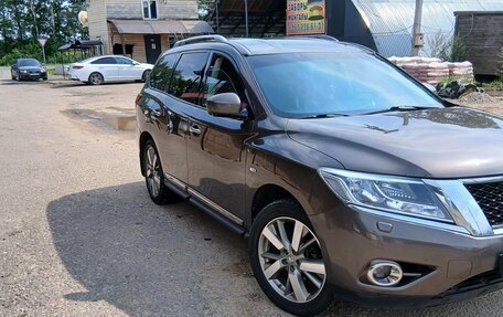 Nissan Pathfinder, 2015 год, 2 000 000 рублей, 1 фотография