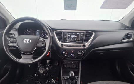 Hyundai Solaris II рестайлинг, 2018 год, 1 250 000 рублей, 11 фотография